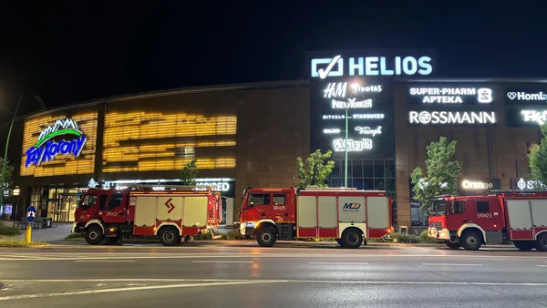 State Fire Service vehicles outside Trzy Korony Shopping Centre in Nowy Sącz during a night exercise